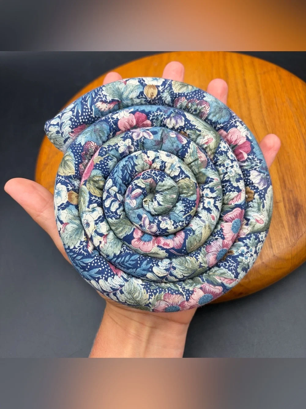 Vintage Coiled Fabric Weighted Trivet Country Kitchen Cabin Decor Floral 5.5”